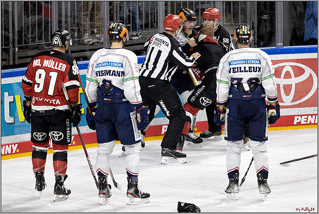 PENNY DEL Viertelfinale 2. Spiel;  Koelner Haie - Eisbaeren Berlin; Koeln, 12.04.2022